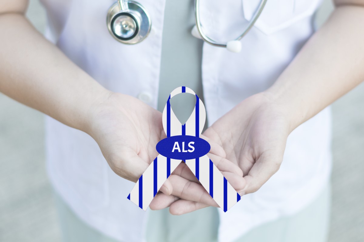 ALS nápis v stužke v rukách lekára