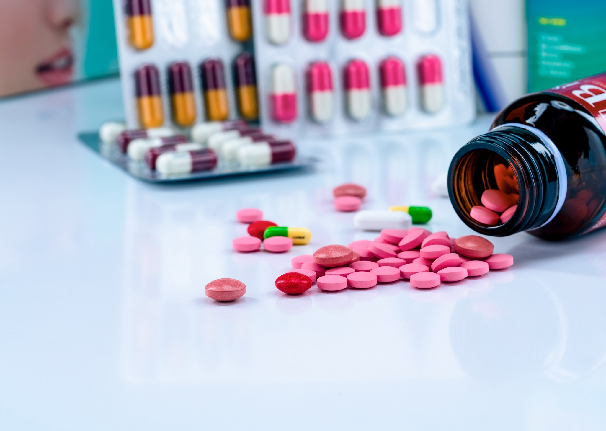 Antibiotiká sa používajú na liečbu infekčných ochorení, ktoré sú spôsobené baktériami. Zdroj foto: Getty Images Antibiotiká sa používajú na liečbu infekčných ochorení, ktoré sú spôsobené baktériami.
