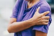 Na šta ukazuje probadajući bol u ramenu? Da li je ovo ozbiljan simptom?